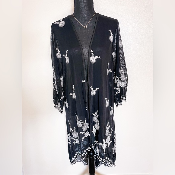 Pins and Needles Embroidered Black and White Sheer‎ Kimono Size L - Picture 3 of 9